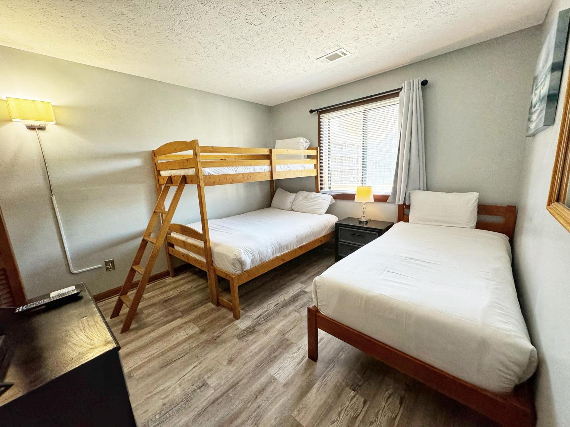 Spacious Modern Condo - 1St Floor - One Block To The Beach Myrtle Beach Exteriér fotografie